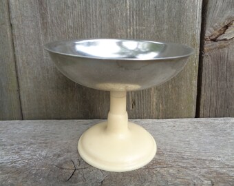 Sowjetische Vintage Eis Schale, Metall & Kunststoff Fuß Eis Schale; Sowjetische Restaurant Dessertschale РУУУ; Sockelschale dia 12cm, H10cm