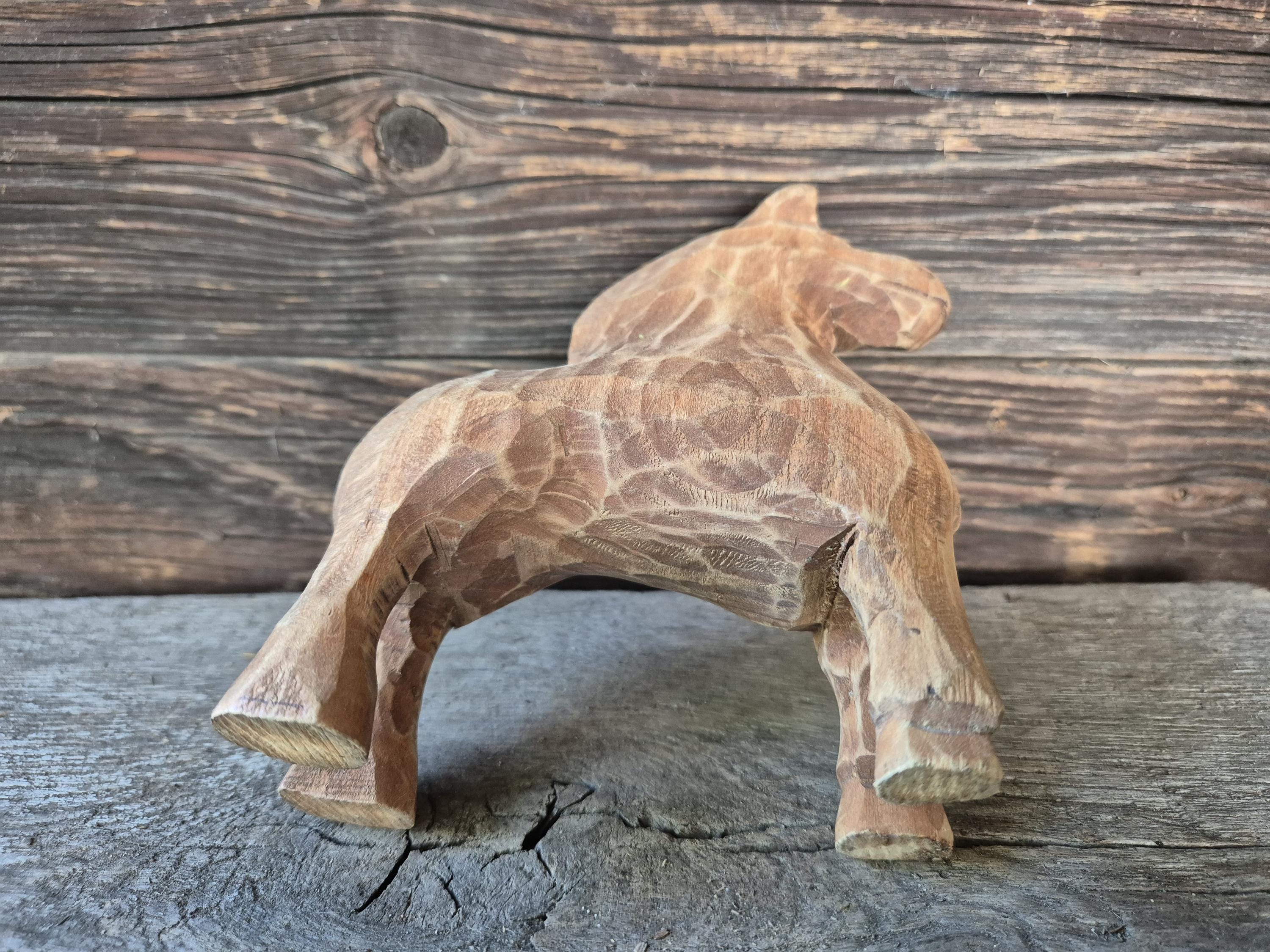 ヴィンテージの木製馬の置物、手彫りの木製馬のおもちゃ、高さ14cm