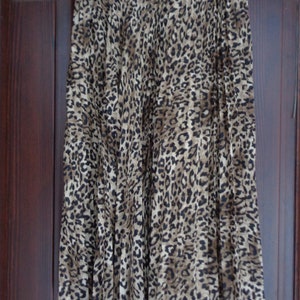 Vintage Leopard print pleated skirt size M/L image 2