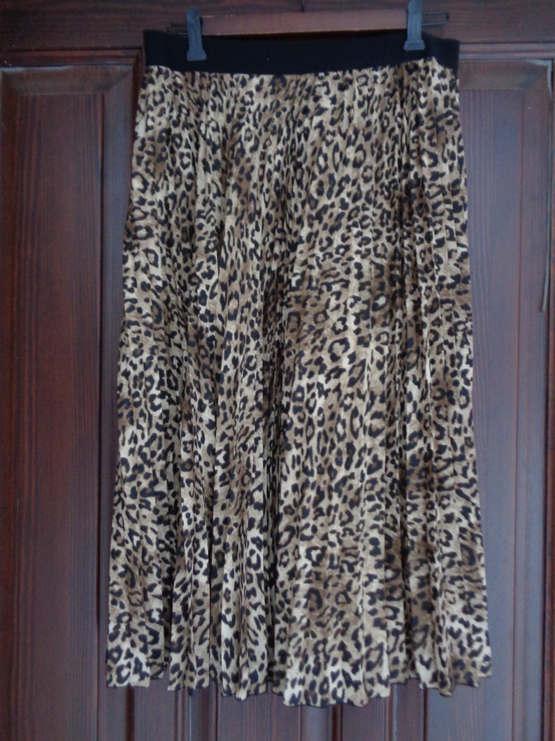 Vintage Leopard print pleated skirt size M/L image 2