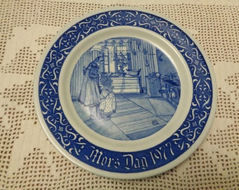 Rörstrand Sweden Vintage Plate MORS DAG 1977; Porcelain Plate Wall Decor; Swedish Vintage Blue & White Collectible Plate; Mother's Day Gift
