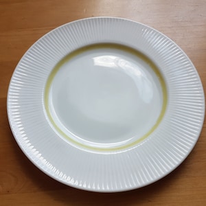 Swedish vintage Rörstrand SELECT dessert plate designed by Sylvia Leuchovius dia 7&quot;/ 18cm