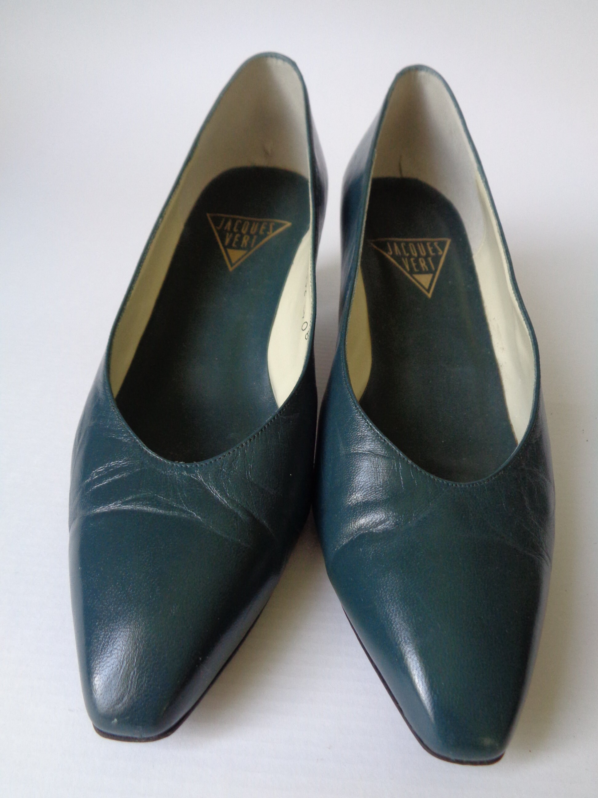 green pumps size 9