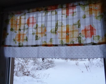 Vintage kitchen curtain with floral print H17"x W37" White & Yellow cotton curtain