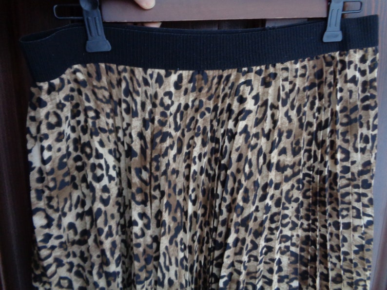 Vintage Leopard print pleated skirt size M/L image 5