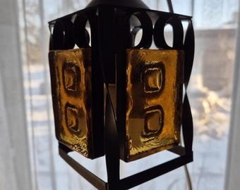 Skandinavische Vintage Pendelleuchte, Metall & bernsteinfarbenes Glas Brutalist Style Deckenlampe für europäisches Stromnetz