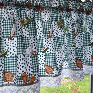 H18&quot; x W94&quot; Vintage kitchen curtain with lace; Green & White cotton valance