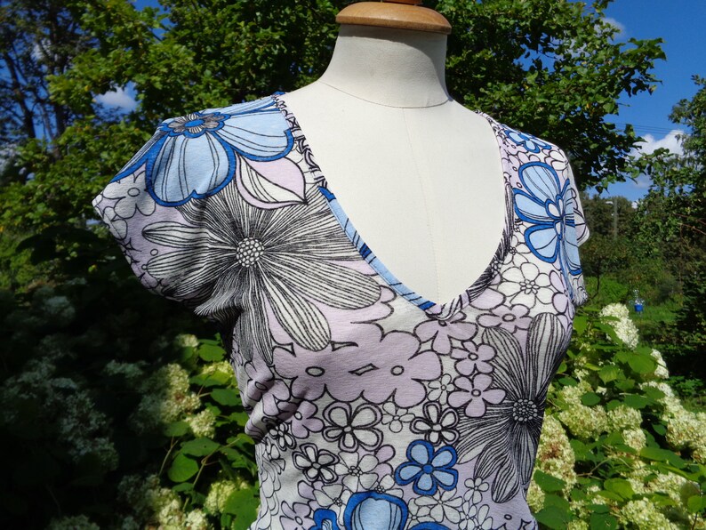 Blue /& Pale Lilac Tie Waist Top; Sleeveless Top made in U.K US6 Black UK10 Graphic Floral Blouse size Eur 38 Vintage Top size S; White