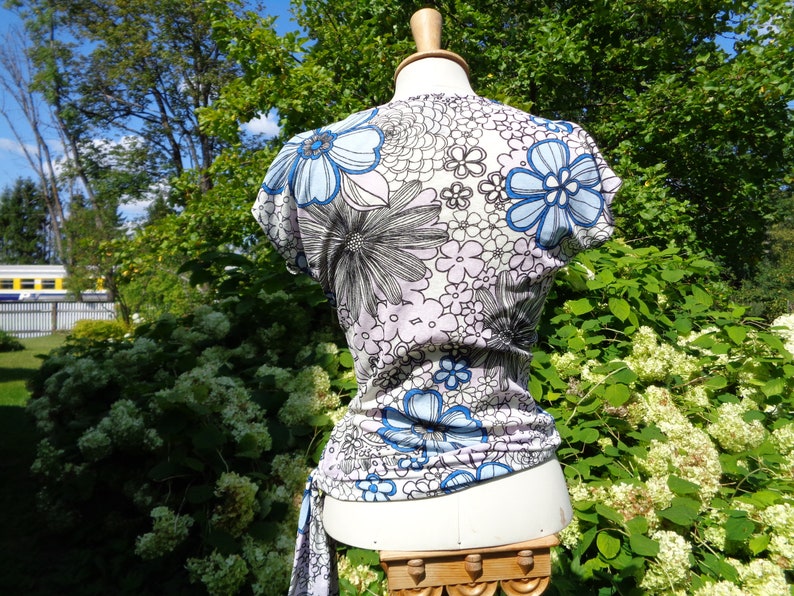 Blue /& Pale Lilac Tie Waist Top; Sleeveless Top made in U.K US6 Black UK10 Graphic Floral Blouse size Eur 38 Vintage Top size S; White