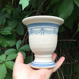 Swedish Paradisverkstan studio pottery, Stoneware vase with hand painted blue rims and festoons H12cm