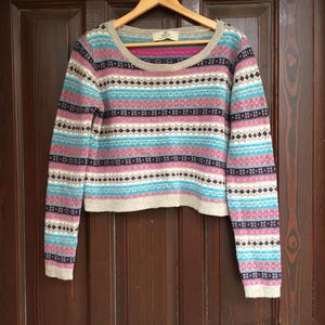 Vintage Knitwear, 80% Wool Patterned Sweater, Long sleeves, Waist length