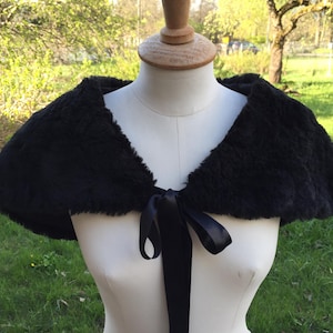Vintage Black Faux Fur Cape; Lined Fur Shrug H10&quot;