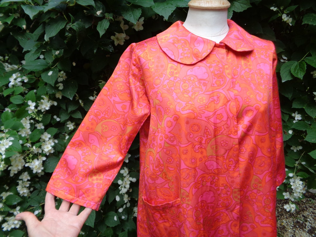 True 60s Vintage Robe; Vivid Pink Red Orange Robe, Snap Closure Robe ...