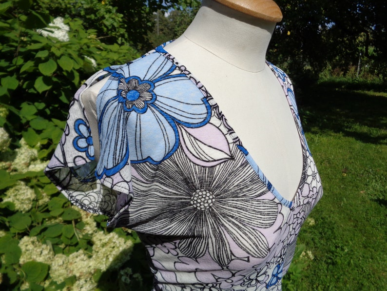 Blue /& Pale Lilac Tie Waist Top; Sleeveless Top made in U.K US6 Black UK10 Graphic Floral Blouse size Eur 38 Vintage Top size S; White