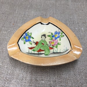 Vintage ashtray 3&quot; small ceramic ashtray with hand painted Japanese motif