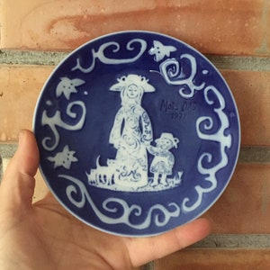 Royal Copenhagen Denmark porcelain plate "MORS DAG 1971" Blue & White Mother's Day wall plate