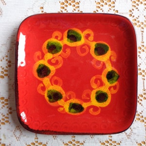 DECO Helsingborg Plate made in Sweden; 7&quot; Squared Plate; Vivid Red Plate with Yellow & Green Hand Painted Abstract Motif; Swedish Vintage