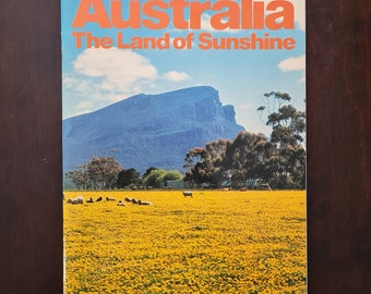 Vintage Magazine Australia The Land of Sunshine 1980/81 di Lloyd O'Neil Stampato a Hong Kong