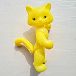 Gato soviético Juguete URSS Vintage Plástico Gato Granja Animal Niño Amarillo Juguete Gatito Juguete Muñeca Vintage Plástico Dibujos animados Muñeca Articulada