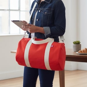 Canvas Duffel Bag Workout Waxed Duffle for Men Women Orange Bag Fully Lined Washable Cotton Webbing Crossbody Strap Gym Bag Yoga Bag Simple