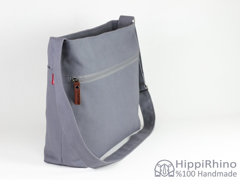Dark Brown Cotton Canvas Messenger Bag Bolso Mensajero Lona Algodon Marron Oscuro Dunkelbraune Baumwoll Canvas Umhängetasche Sac Messager Toile Coton Marron Fonce Borsa Messenger Tela Cotone Marrone Scuro Donkerbruine Katoenen Canvas Schoudertas Bolsa Carteiro Lona Algodao Marrom Escuro 深棕色棉帆布邮差包 ダークブラウン綿キャンバスメッセンジャーバッグ 다크브라운 코튼 캔버스 메신저백 गहरा भूरा सूती कैनवास बैग حقيبة ساعي بريد قماش قطني بني غامق