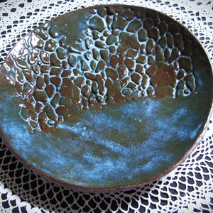 Dark Blue Ceramic Decorative Bowl: Elegant Pottery Serving Tray