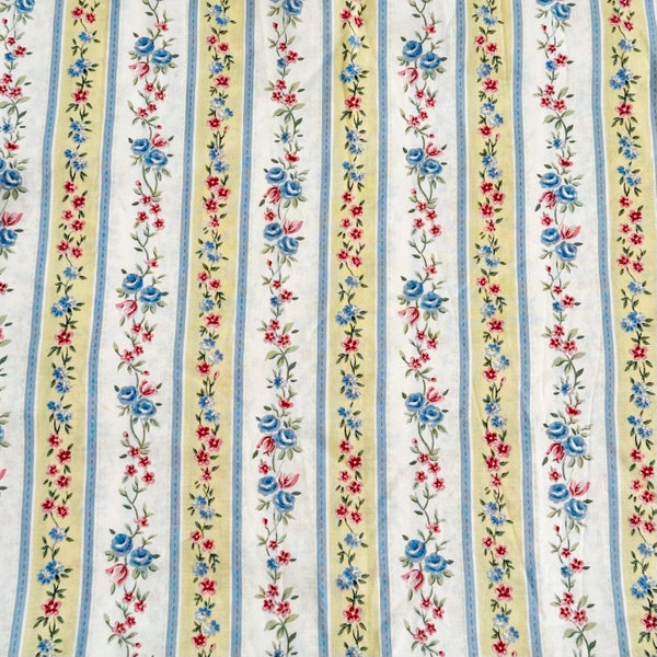 French Florals Pattern No. 25484~ Remnant ~ Quilting Cotton Fabric~ Reenactment Garments