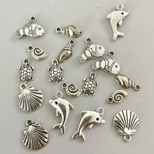 Mélange océanique Breloques en métal argenté antique - dauphin, coquillage, poisson, tortue.