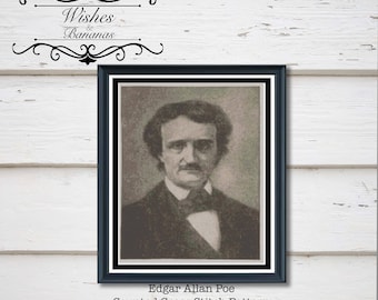 Puede incluir: Un patrón de punto de cruz contado en blanco y negro de Edgar Allan Poe. El patrón está enmarcado en un marco negro con un passe-partout blanco. El texto debajo de la imagen dice "Edgar Allan Poe Counted Cross Stitch Pattern wishesandbananas.etsy.com"