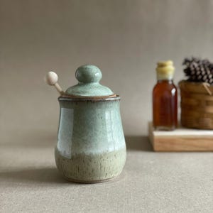 Handcrafted Ceramic Honey Jar with Wooden Dipper, Stoneware Honey Pot for Kitchen Storage