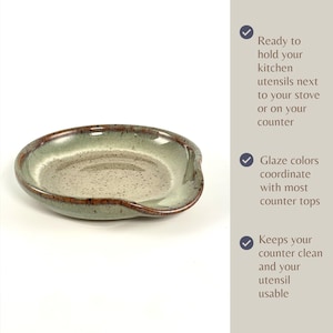 A Seafoam Green Spoon Rest with features listed on the side including:
Ready to hold your kitchen utensils next to your stove or on your counter.
Glaze colors coordinate with most counter tops.
Keeps your counter clean and your utensil usable.