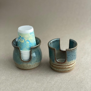 Keramische bekerhouder, vierkante vorm, handgemaakt aardewerk opberger voor badkamer of keuken