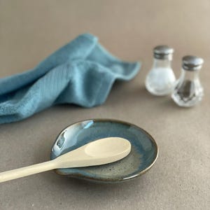 Ręcznie wykonana podstawka pod łyżkę z ceramiki, ceramiczny uchwyt na przybory kuchenne, nowoczesny rustykalny wystrój kuchni