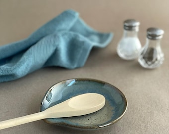 Repose-cuillère artisanal en poterie, porte-ustensiles en céramique artisanal, décoration de cuisine rustique moderne