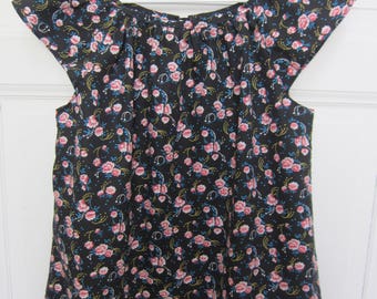 blouse femme en popeline de coton petites roses sur fond noir