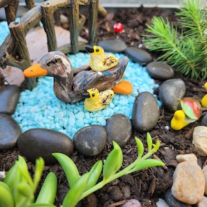 Miniature Duck and Ducklings Figurine - Fairy Garden Ducks