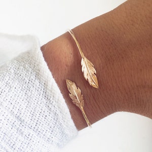 Bracelet Jonc Feuilles Avec Pierre Blanche - Doré, Marque Satine, Neuf Avec étiquettes