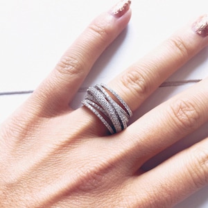 Flertrådsring i 925 sterlingsilver och kubisk zirkonia, massivt silverband och zirkoner, Presentidé för kvinnor
