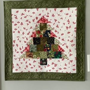 Quilted Christmas tree wall hanging or table runner, scrappy country patchwork design using lots of fabrics, end table mat, wall fibre art