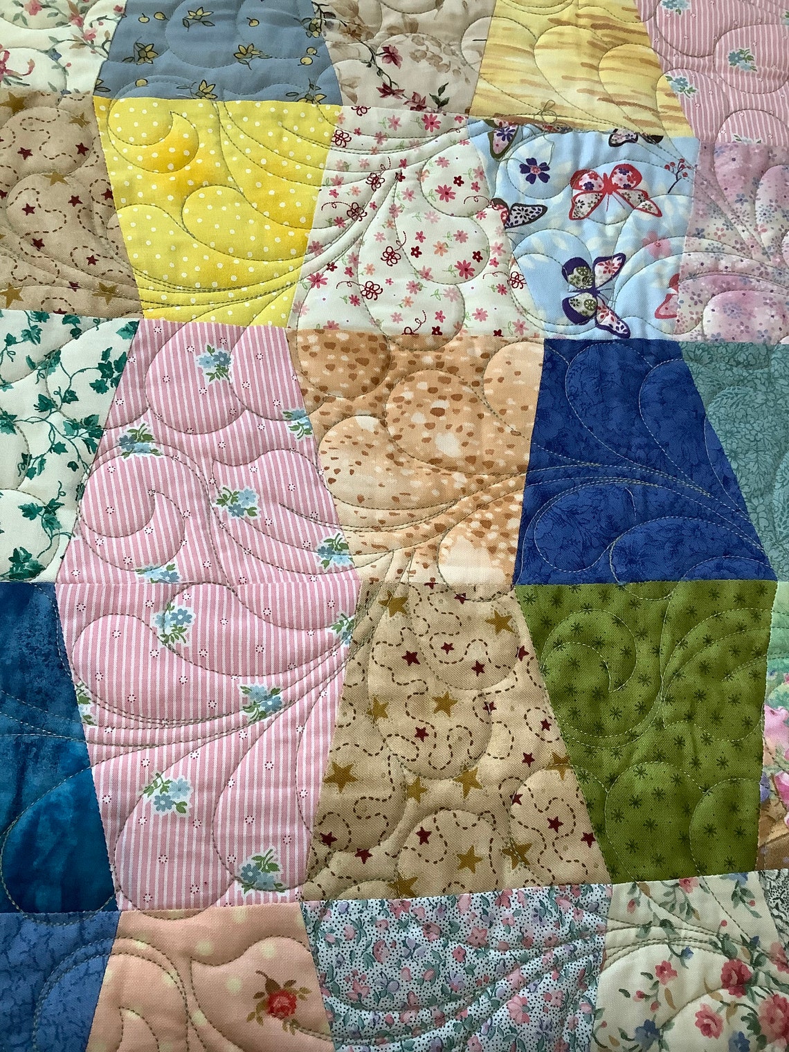 Tumbler Block Lap Quilt in Scrappy Multi Colors Quilted With - Etsy Canada