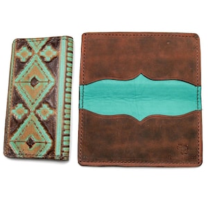 Geprägtes Scheckbuch-Cover aus geprägtem Western-Leder - mit Lammleder gefüttert.