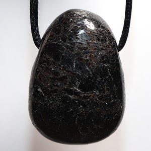 Antofyllit | Halsband med snöre eller 925 sterlingsilver --- Stenstorlek: 28 x 20 mm