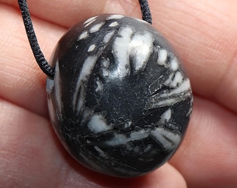 Collana con pietra di crisantemo | Collana con cordino o argento sterling 925 --- Dimensioni della pietra: 26,5 x 23 mm