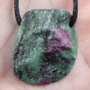 Rubin in Zoisit | Halskette mit Band oder Silber 925 --- Stein-Größe: 35 x 29 mm