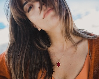 Oval Pendant-Oval Necklace-Mirror Locket-Valentine's Gift-Red Necklace-Gift for Her-Red Pendant-Gold Necklace-Chic Necklace-Vintage Jewelry