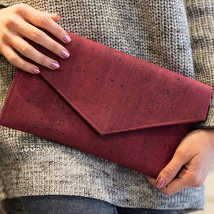 Bolso de sobre de corcho de embrague de Burdeos-Bolso ecológico-Bolso vegano-Bolso chic-Regalo para ella-Regalo vegano-Bolsa de corcho-Embrague de corcho-Bolso único-Bolso de corcho