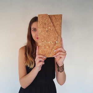 Bolso de mano de corcho, Bolso de mano dorado, Bolso ecológico, Bolso vegano, Bolso hecho a mano, Regalo para ella, Regalo vegano, Bolso de corcho, Bolso de corcho, Bolso único, Bolso tipo sobre