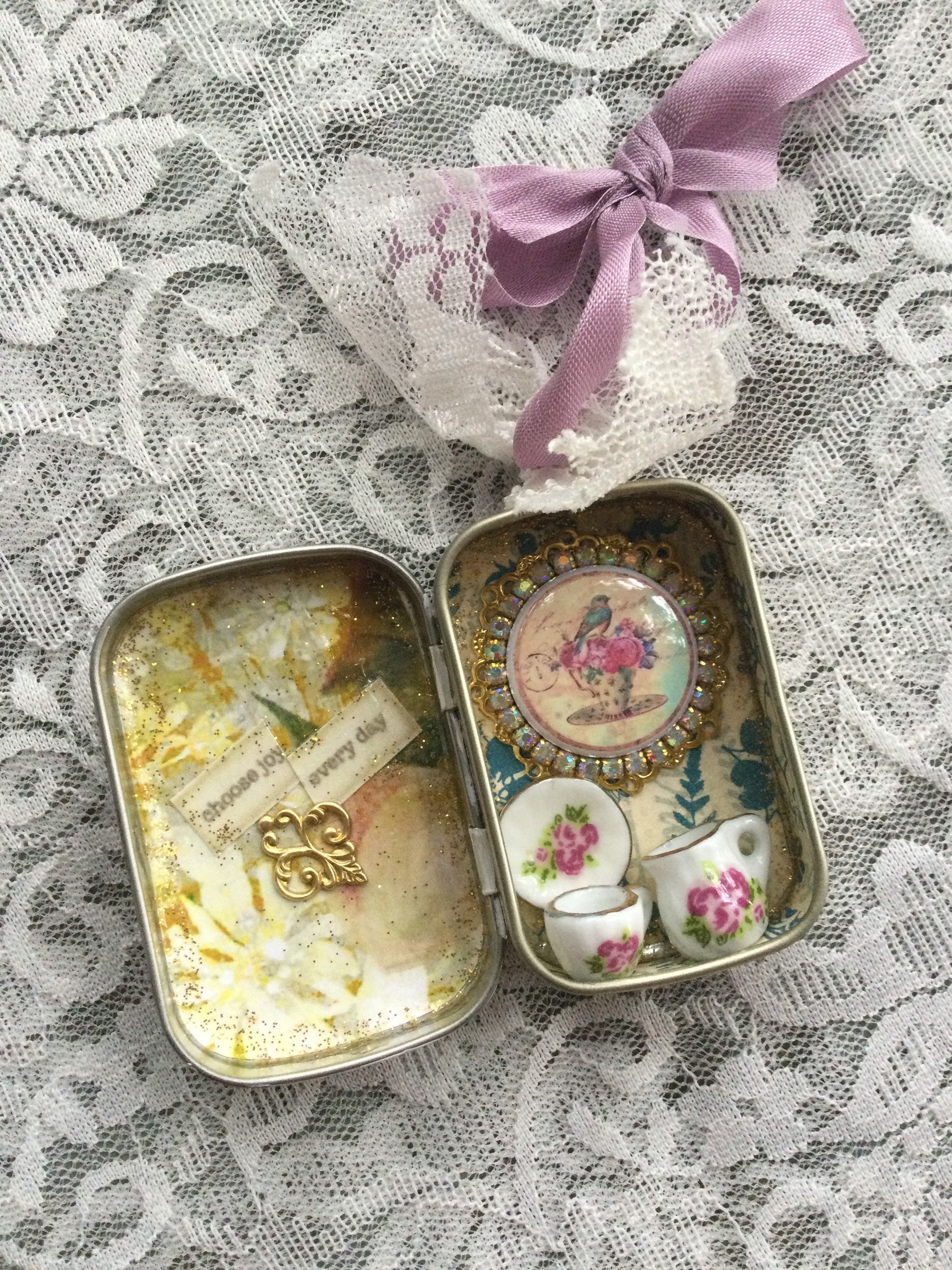 Sewing Kit Altered Tin Crafting, Pin Cushion, Buttons, Needles