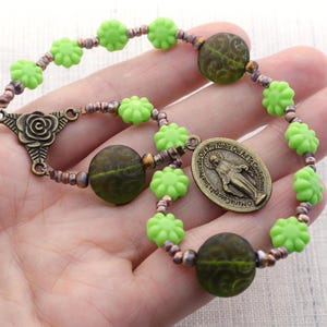 Coronilla de la Inmaculada Concepción - Corona pequeña de la Santísima Virgen María - Verde y bronce - Corona de las Doce Estrellas de Nuestra Señora - Empaquetada para regalo