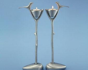 Candelabro en forma de nido de pájaro hecho a mano por Shraga Landesman, Judaica, Shabat, aluminio fundido.